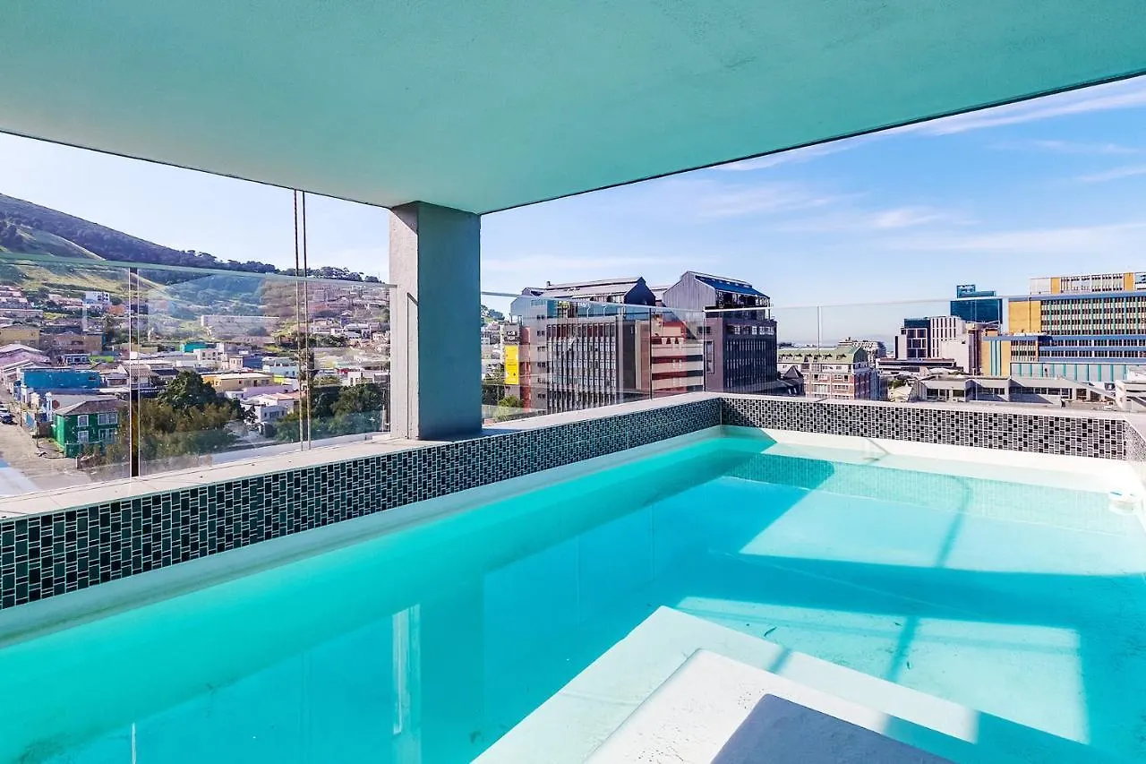 Backup-Powered Trendy City Balcony Apartment Kapstadt
