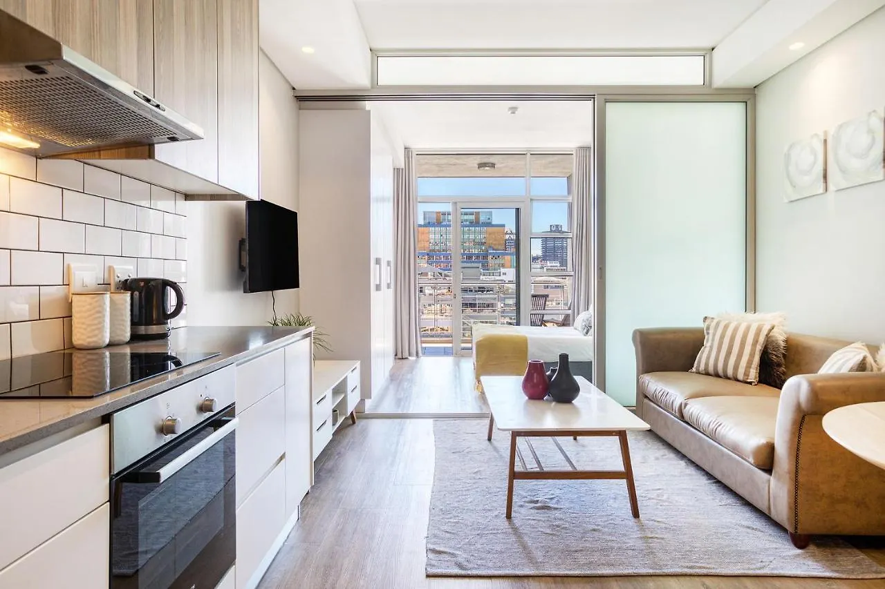 Backup-Powered Trendy City Balcony Apartment Kapstadt
