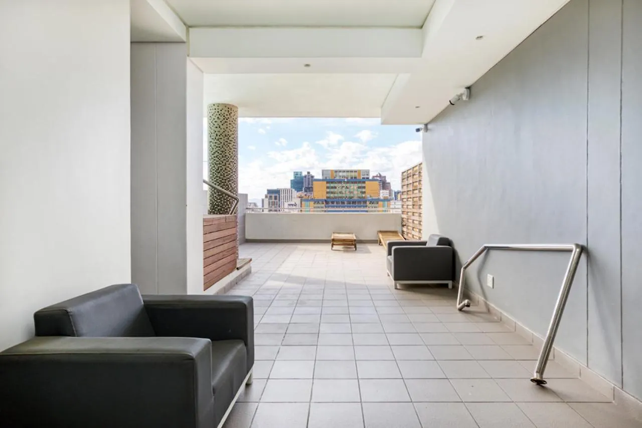 Backup-Powered Trendy City Balcony Apartment Kapstadt