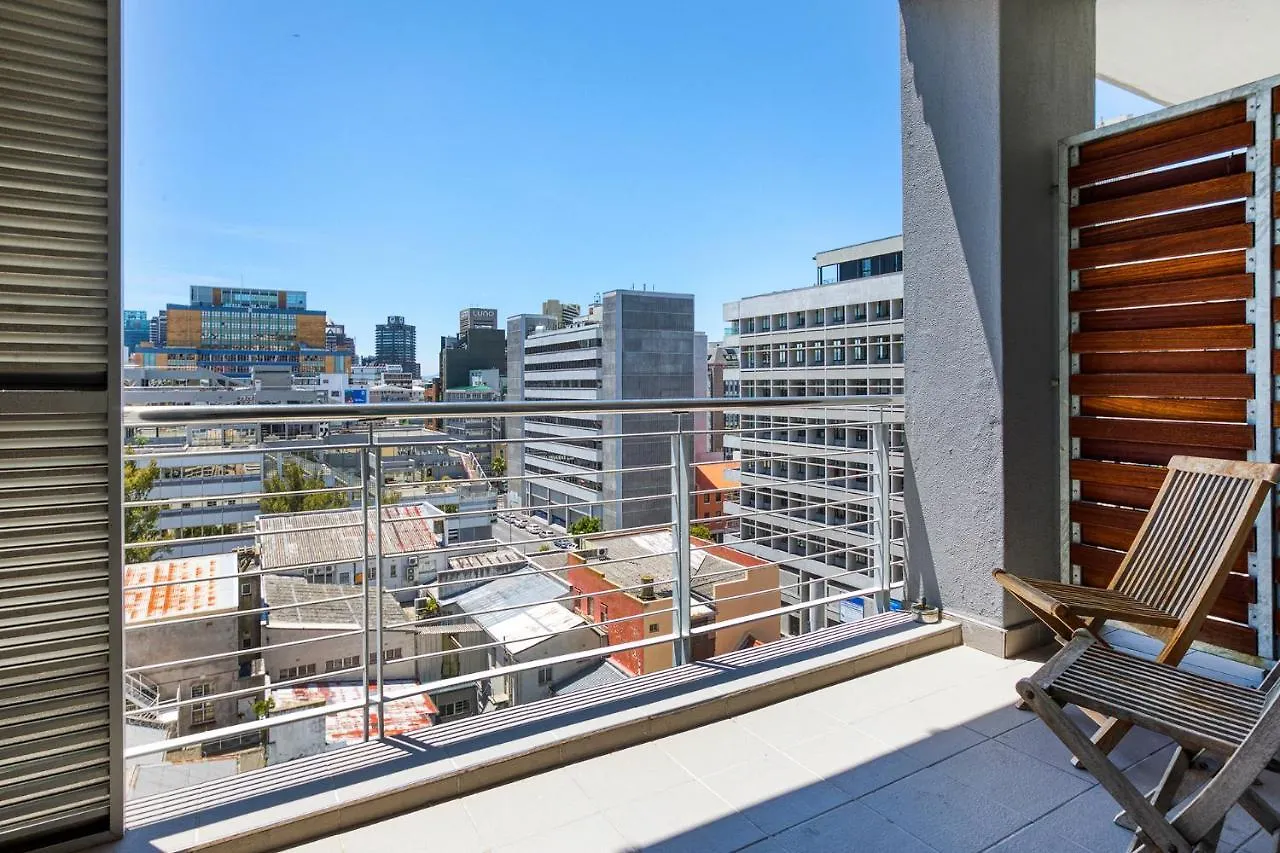 Backup-Powered Trendy City Balcony Apartment Kapstadt
