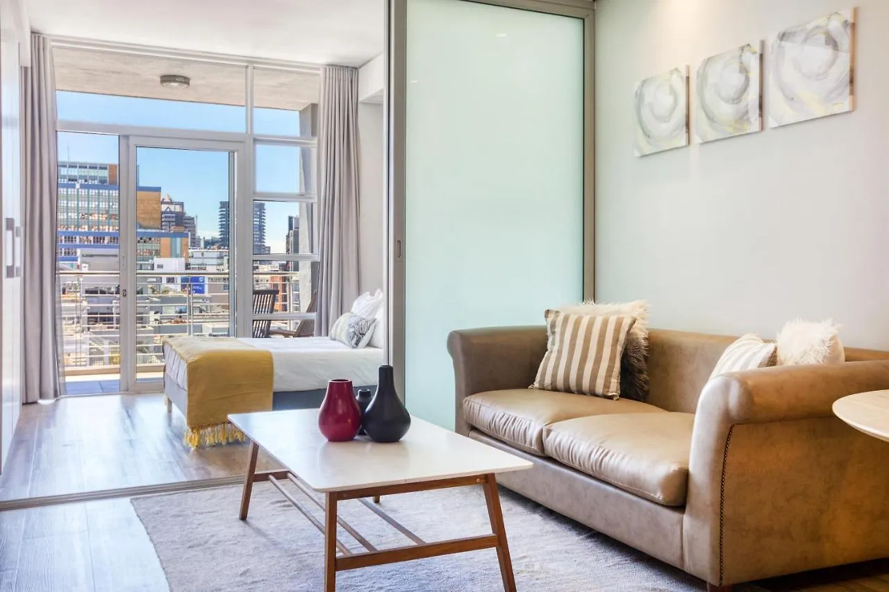Backup-Powered Trendy City Balcony Apartment Kapstadt